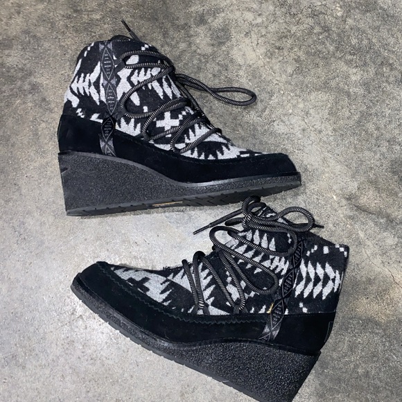 Pendleton Wedge Boots - Picture 2 of 6
